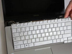 Langkah 4 — Lepaskan Keyboard