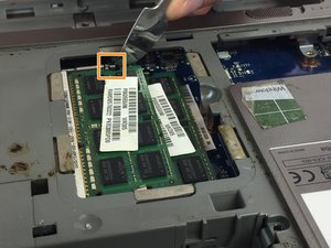 Langkah 3 — Membuka Panel Laptop