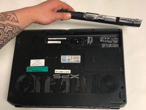 Langkah 3 — Mengangkat Keyboard