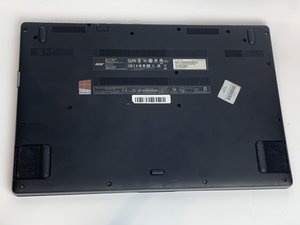Langkah 1 — Matikan Laptop dan Buka Tutup Belakang