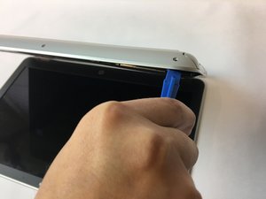 Langkah 3 — Lepaskan Sekrup di Panel Belakang