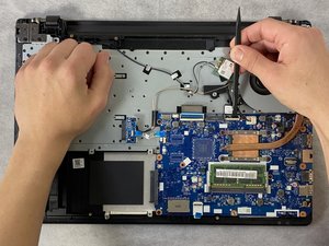 Langkah 5 — Mengeluarkan Kabel Ribbon