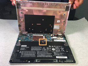 Langkah 3 — Lepaskan Baterai dari Mainboard
