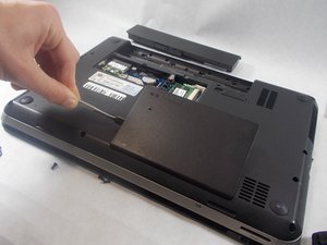Langkah 2 — Mengganti Optical Disc Drive