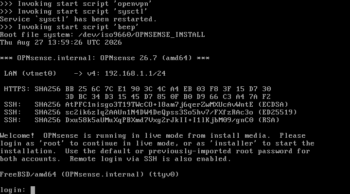 Layar konsol akhir OPNsense 26.7 menampilkan interface LAN vtnet0 dengan alamat 192.168.1.1/24, fingerprint SHA256 untuk HTTPS dan SSH, pesan selamat datang untuk login sebagai root atau installer, serta prompt login