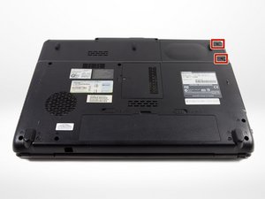 Langkah 1 — Matikan Laptop dan Buka Panel Bawah