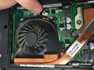 Langkah 5 — Mengganti Optical Drive