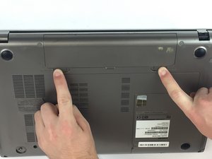 Langkah 1 — Mengakses Bagian Dalam Laptop
