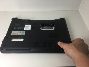 Langkah 1 — Matikan Laptop dan Siapkan Alat