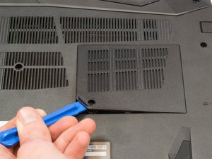 Langkah 2 — Buka Tutup Slot RAM