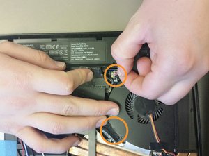 Langkah 7 — Menghilangkan Motherboard