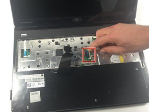Langkah 6 — Lepaskan Kabel Keyboard