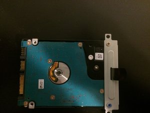Langkah 4 — Lepaskan Hard Drive dari Mount