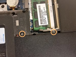 Langkah 2 — Lepaskan Tutup Hardware dan Hard Drive