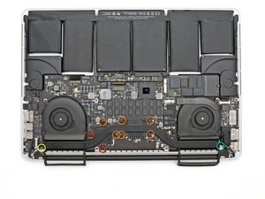 Langkah 3 — Mengganti Screws Heat Sink