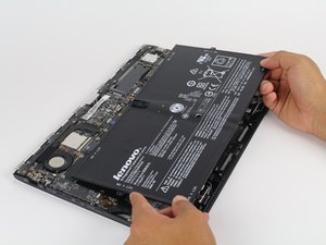 Langkah 6 — Angkat Baterai dan Ganti SSD