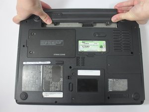 Langkah 2 — Lepaskan Screws dan Buka Panel Layar