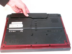Langkah 1 — Mengeluarkan Baterai Laptop
