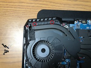 Langkah 4 — Menghilangkan Tutup Heatsink