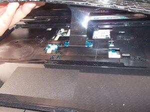 Langkah 3 — Lepaskan Keyboard dari Laptop