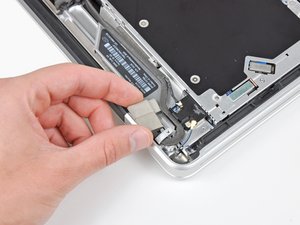 Langkah 6 — Mengangkat EMI Foam dan Kabel Kamera