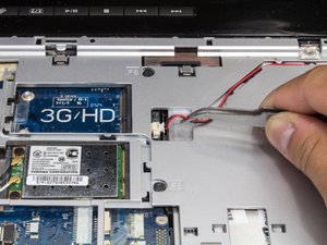 Langkah 6 — Lepaskan Kabel Speaker