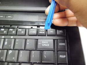 Langkah 3 — Lepaskan Keyboard