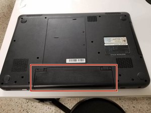Langkah 1 — Buka Baterai Laptop