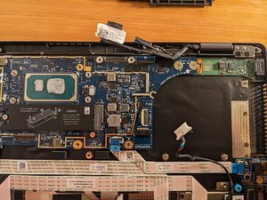 Langkah 12 — Menghilangkan Sekrup USB-C