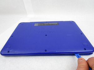 Langkah 2 — Buka Casing Bawah Laptop