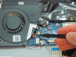 Langkah 11 — Lepaskan Kabel Power USB/Audio