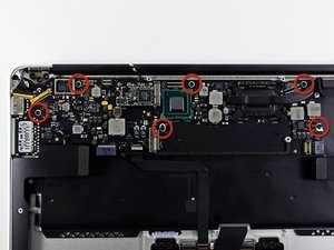 Langkah 9 — Lepaskan Sekrup Logic Board