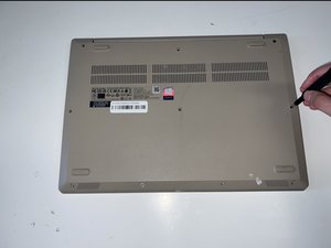 Langkah 1 — Membuka bagian belakang laptop