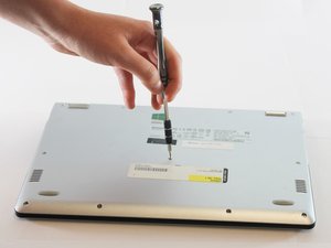 Langkah 1 — Membuka Panel Belakang Laptop