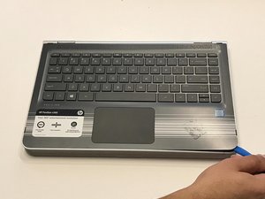 Langkah 4 — Membuka Layar Laptop