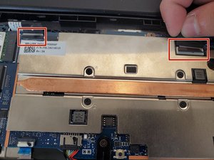Langkah 2 — Lepaskan Kabel dan Sekrup di Hinge