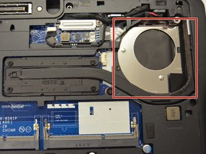 Langkah 4 — Pasang Trackpad Baru dan Kembalikan Komponen
