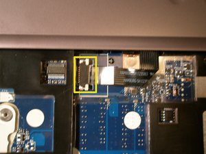 Langkah 10 — Mengeluarkan Kabel Power Button