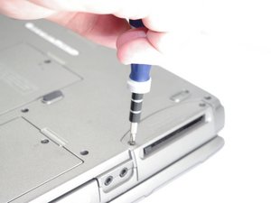 Langkah 2 — Buka Penutup Hard Drive