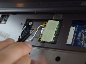 Langkah 3 — Lepas Kabel