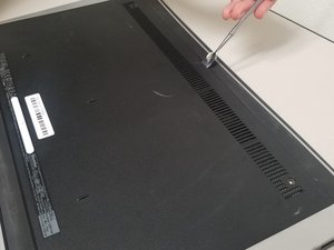 Langkah 2 — Buka Casing Laptop