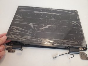 Langkah 4 — Lepaskan Sekrup dan Panel LCD