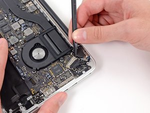 Langkah 9 — Lepaskan Kabel Data Layar