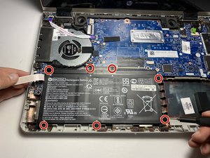 Langkah 4 — Mengakses Komponen di Bawah Keyboard