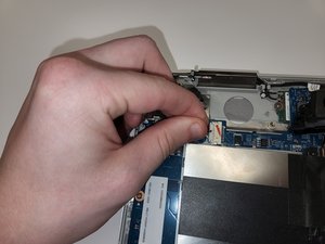 Langkah 5 — Mengganti Konektor di Motherboard