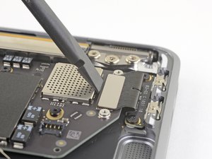 Langkah 5 — Lepaskan Kabel Fan dan Bracket Antena