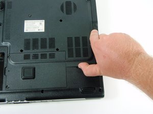 Langkah 2 — Mengangkat Panel RAM dan CPU