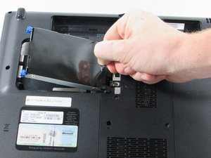 Langkah 4 — Lepaskan Hard Drive Lama dan Pasang yang Baru