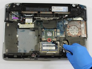 Langkah 3 — Mengunci dan Melepas CPU
