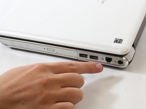 Langkah 1 — Matikan Laptop dan Cabut Kabel Daya